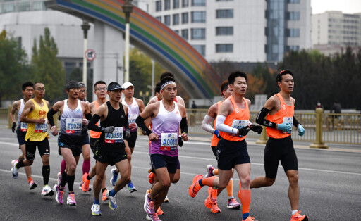 221106 -- BEIJING, Nov. 6, 2022 -- Runners compete during the 2022 Bejing Marathon in Beijing, capital of China, Nov. 6, 2022.  SPCHINA-BEIJING-2022 BEIJING MARATHON SongxYanhua PUBLICATIONxNOTxINxCHN