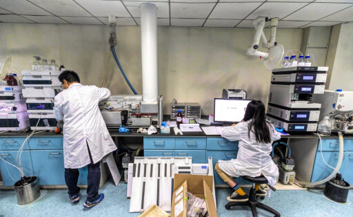 epa07592272 People work in Hengrui Medicine research laboratory in Lianyungang, Jiangsu Province, China, 21 May 2019.
Town of Lianyungang hosts two large scale but essentially different medical and pharmaceutics companies.
Differences between Western medicine and Traditional Chinese medicine (TCM) are various such as approaches to the patient exams and medical prescriptions. The Western approach clearly divides the health from the disease, yet TCM approach considers health as a balanced state vs disease as an unbalanced state.
Hengrui Medicine company specializes in anti-tumor research and it is the largest producer of cancer related drugs in China. It was 64th on Forbes 2018 list of world's most innovative companies. Companies most famous drug is Docetaxel witch can be used for prostate and adaptive breast cancer, and it's approved by FDA of US. Another medicine is called Cyclophosphamide with great effects on lymphoma leukemia and multiple melanoma. Company clams this drug take about half of the US market share.
Kanion Pharmaceutical is has the largest intelligent line of traditional Chinese herbal medicine extraction in China. Company has the largest number of innovation patents in Chinese medicine industry. TCM or Traditional Chinese Medicine is one of the oldest healing systems on the planet. Includes herbal medicine, dietary therapy, acupuncture, massage and exercise. It stimulates the body's own healing mechanism and takes into account all aspects of patient's life, rather then just several obvious signs of symptoms.
EPA-EFE/ALEKSANDAR PLAVEVSKI EPA-EFE/Aleksandar Plavevski