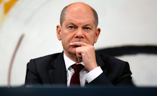 epa10281869 German Chancellor Olaf Scholz looks on during a press conference after a meeting of regional state premiers at the Chancellery in Berlin, Germany, 02 November 2022.(Foto: EPA-EFE/CLEMENS BILAN)
