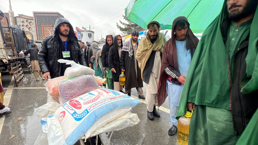 Lebensmittelverteilung in Kabul. (Foto: Parwiz Sabawoon/Welthungerhilfe)