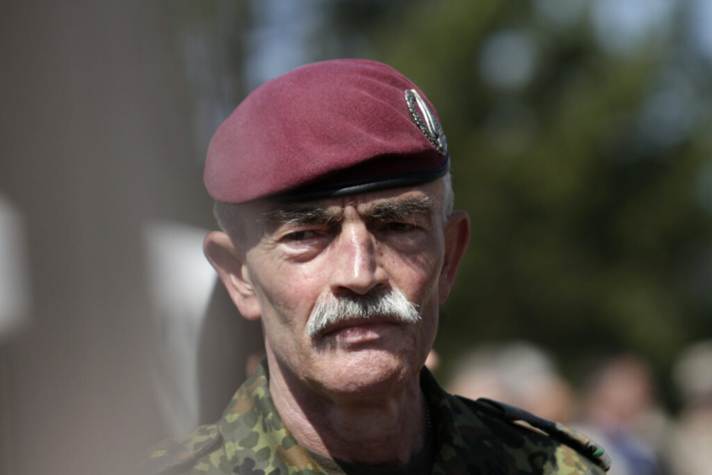 Commander Allied Joint Force Command Brunssum, General Hans-Lothar Domröse during the multinational Saber Strike 2015 military exercise in Adazi Training Area, Latvia, 11 June 2015. (Foto: EPA/VALDA KALNINA