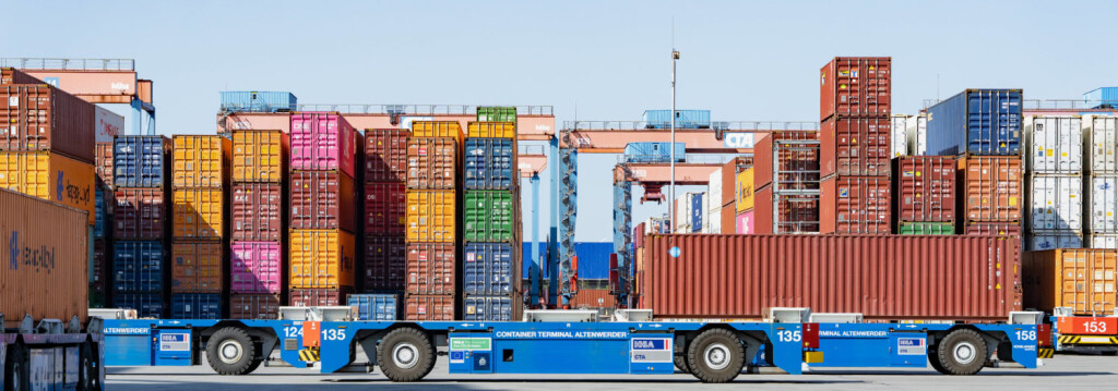 Container Terminal Altenwerder CTA im Hafen Hamburg HHLA Hamburger Hafen und Logistik AGContainer Terminal Altenwerder CTA im Hafen Hamburg HHLA Hamburger Hafen und Logistik AG, Hamburg Hamburg Deutschland CTA *** Container Terminal Altenwerder CTA at the Port of Hamburg HHLA Hamburger Hafen und Logistik AG Container Terminal Altenwerder CTA at the Port of Hamburg HHLA Hamburger Hafen und Logistik AG, Hamburg Hamburg Germany CTA