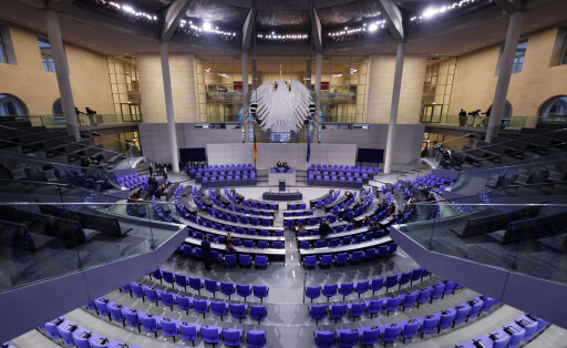 Der Plenarsaal im Bundestag im Reichstagsgebäude. Themenbild, Symbolbild Berlin, 09.12.2021 *** The plenary hall in the Bundestag in the Reichstag building Theme image, symbol image Berlin, 09 12 2021 Foto:xC.xHardtx/xFuturexImage