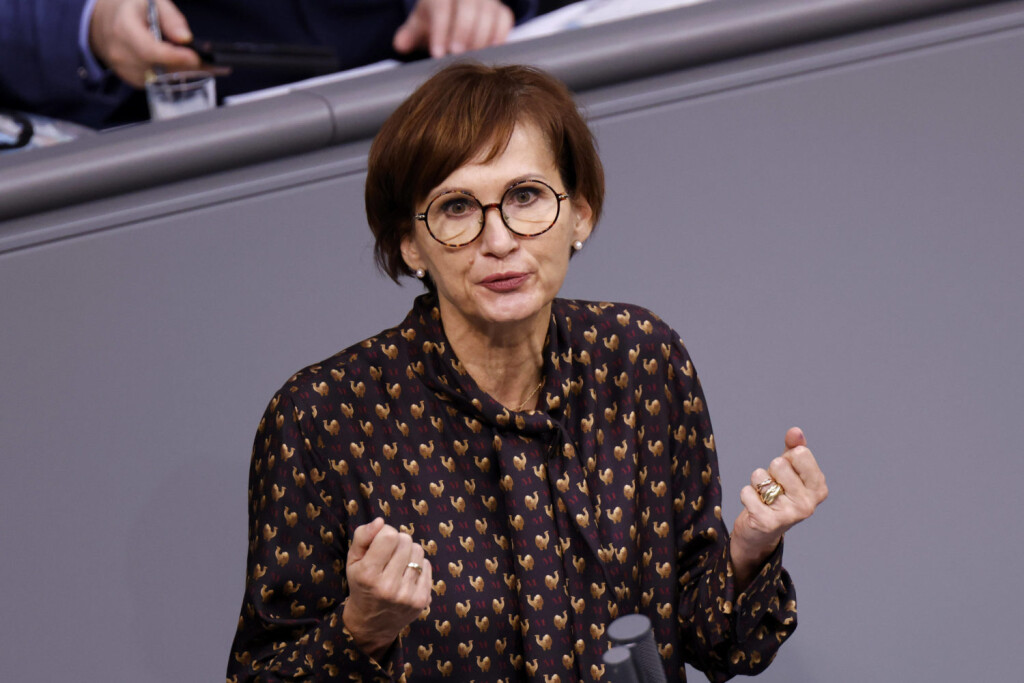 Bettina Stark-Watzinger in der 9. Sitzung des Deutschen Bundestages im Reichstagsgebäude. Berlin, 16.12.2021 *** Bettina Stark Watzinger at the 9 session of the German Bundestag in the Reichstag building Berlin, 16 12 2021 Foto:xC.xHardtx/xFuturexImage