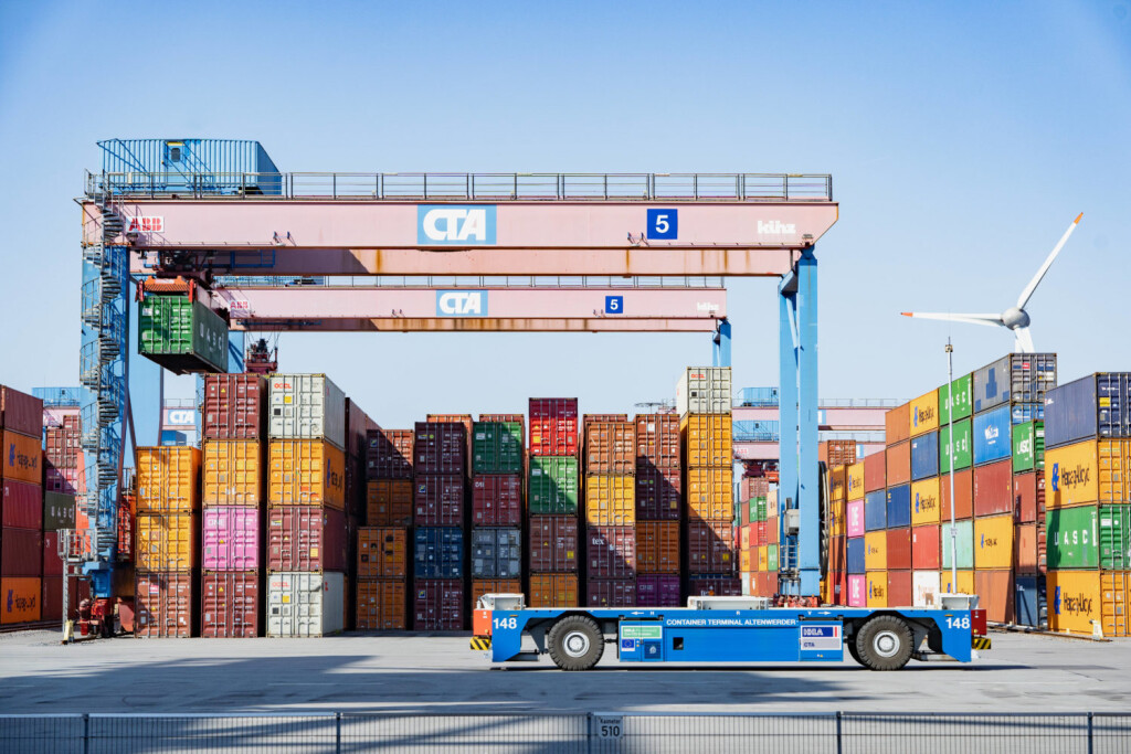 Container Terminal Altenwerder CTA im Hafen Hamburg HHLA Hamburger Hafen und Logistik AGContainer Terminal Altenwerder CTA im Hafen Hamburg HHLA Hamburger Hafen und Logistik AG, Hamburg Hamburg Deutschland CTA *** Container Terminal Altenwerder CTA at the Port of Hamburg HHLA Hamburger Hafen und Logistik AG Container Terminal Altenwerder CTA at the Port of Hamburg HHLA Hamburger Hafen und Logistik AG, Hamburg Hamburg Germany CTA