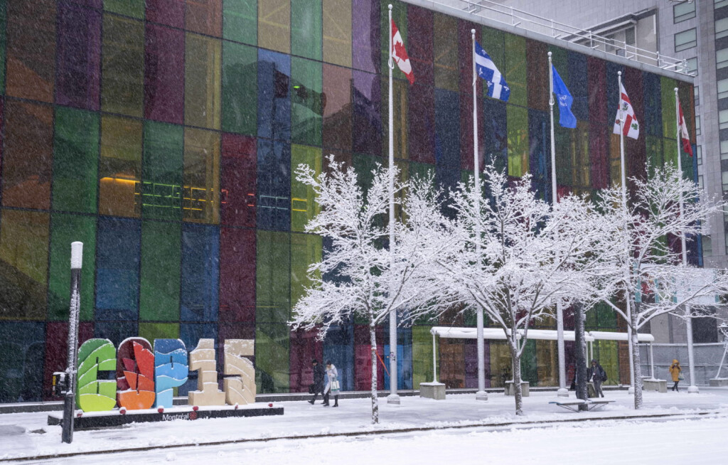 December 16, 2022, Montreal, PQ, Canada: Delegates arrive at the convention centre at the COP15 UN conference on biodiversity during a snowfall in Montreal, Friday, Dec. 16, 2022. Montreal Canada PUBLICATIONxINxGERxSUIxAUTxONLY - ZUMAc35_ 20221216_zaf_c35_021 Copyright: xPaulxChiassonx