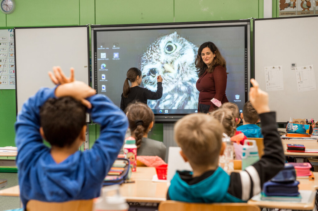 Carl-Schurz-Grundschule <p>Am 27. Oktober 2021 untterichtet die Lehrerin Maria Zoumpoulidou in einer 1. Klasse der Berliner Carl-Schurz-Grundschule. Deutschland Berlin Berlin Copyright: SergejxGlanze NUR FUeR REDAKTIONELLE ZWECKE *** Carl Schurz Primary school P on 27 October 2021 taught the Teacher Maria Zoumpoulidou in a 1 Class the Berlin Carl Schurz Primary school Germany Berlin Berlin Copyright SergejxShine only for Editorial Purpose Copyright: SergejxGlanze doc7i5ui7hn6z9t66u278q EDITORIAL USE ONLY