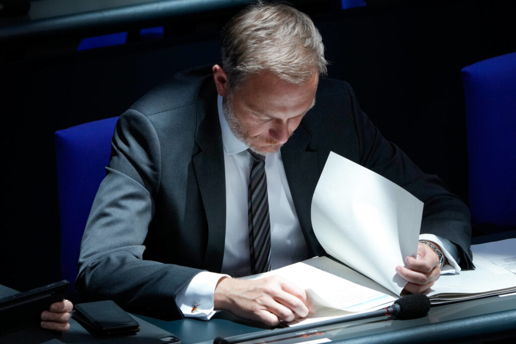 63. Bundestagssitzung und Debatte in Berlin Aktuell,20.10.2022 Berlin, Finanzminister Christian Lindner (FDP) im Portra