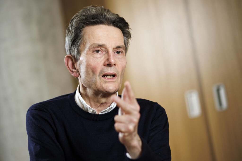 Rolf Muetzenich, Vorsitzender der SPD-Bundestagsfraktion, aufgenommen im Rahmen eines Interviews in Berlin, 10.11.2022.