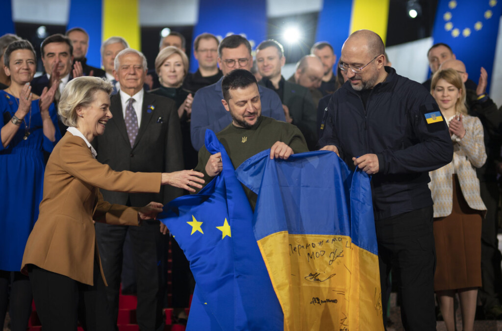 Von der Leyen und 15 ihrer Kommissare zu Gast in Kiew bei Selenskyj und seinem Kabinett.