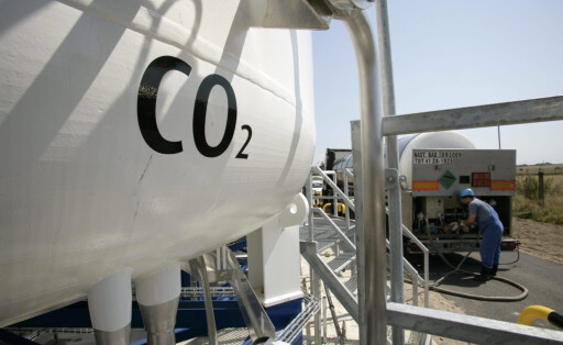 Bildnummer: 52606150 Datum: 03.07.2008 Copyright: imago/Bernhard Classen
Anlieferung von CO2 durch einen Tanklaster für die Speichertanks des Deutschen Geoforschungszentrums GFZ in Ketzin, Objekte , Personen; 2008, Ketzin, Deutschland, Fotostory, Deutsche Geoforschungszentrum, Einlagerung, CO 2, Speicherung, Tank; , quer, Kbdig, Einzelbild, , Geologie, Wissenschaft, , Brandenburg, Europa
Bildnummer 52606150 Date 03 07 2008 Copyright Imago Bernhard Classen Delivery from CO2 through a Tank truck for the Storage tanks the German Geoforschungszentrums GFZ in Ketzin Objects People 2008 Ketzin Germany Photo Story German Geoforschungszentrum Storage Co 2 Storage Tank horizontal Kbdig Single Geology Science Brandenburg Europe