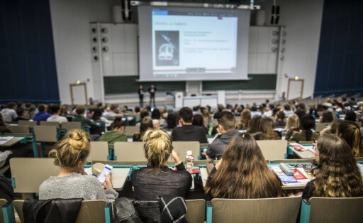 Johannes Gutenberg-Universität Mainz Campus, Mainz, Bild x von 11 Mainz, (für LOK), 17.10.2017 Johannes Gutenberg-Universität Mainz Campus, Mainz, im Bild: Hörsaal RW1, Studenten / Erstsemesterstudenten / Erstsemester-Studenten verfolgen die Einführung in das Studium der Rechtswissenschaft, *** John Gutenberg University Mainz Campus Mainz Picture X from 11 Mainz for Lok 17 10 2017 John Gutenberg University Mainz Campus Mainz in Picture Auditorium RW1 Students First semester Students track the Introduction in the Studies the Law