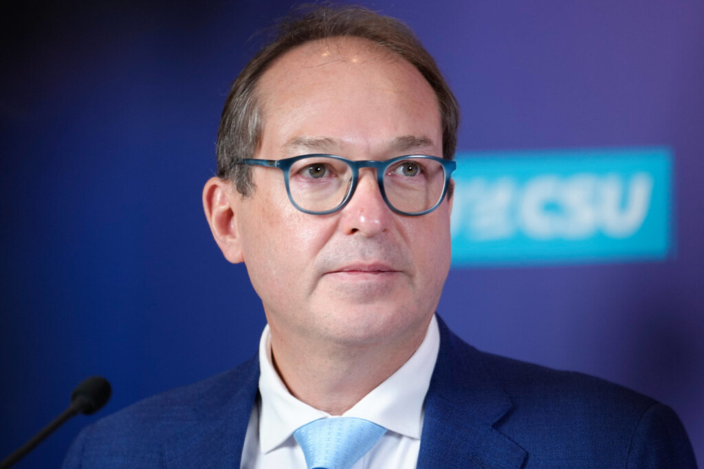 Statement vor der CDU/ CSU Fraktionssitzung des Bundestag Aktuell, 28.11.2022, Berlin, Alexander Dobrindt CSU bei seinem Statement im Vorfeld der Fraktionssitzung der CDU und CSU Bundestagsfraktion im Reichstagsgebaeude Berlin Berlin Deutschland (Bild: IMAGO/Political-Moments)