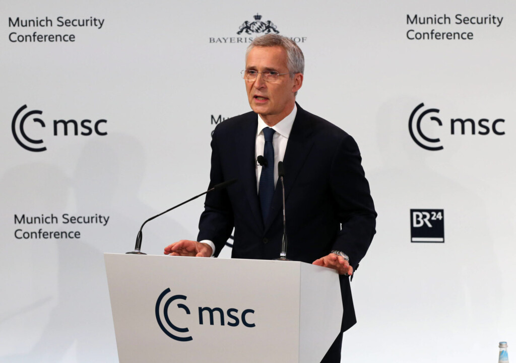 NATO-Generalsekretär Jens Stoltenberg bei seiner Ansprache an der Münchner Sicherheitskonferenz eingetroffen. Die 59. Münchner Sicherheitskonferenz MSC findet vom 17. bis 19. Februar 2023 im Hotel Bayerischer Hof in München statt. München Bayern Deutschland *** NATO Secretary General Jens Stoltenberg arrives to address Munich Security Conference The 59 Munich Security Conference MSC will be held from February 17 to 19, 2023 at the Bayerischer Hof Hotel in Munich Munich Bavaria Germany