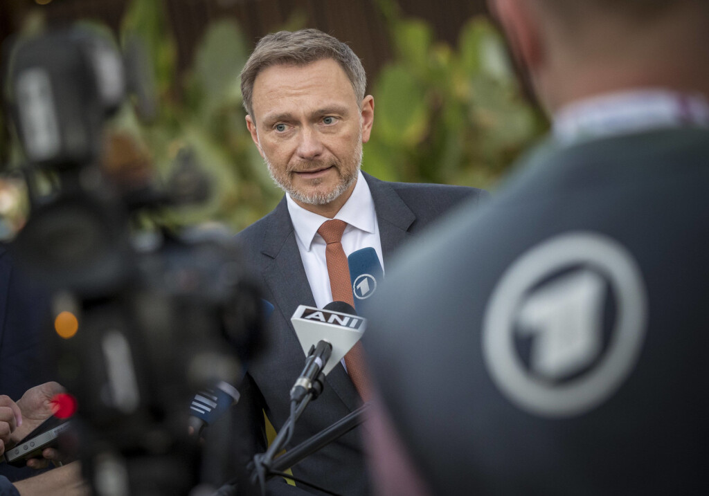 Pressestatement von Christian Lindner FDP, Bundesminister der Finanzen, nach einer Sitzung der G7 Finanzminister und Notenbankgouverneure in Bangalore, Indien. Am naechsten Tag findet dort das Treffen der G20 Finanzminister statt. Bangalore India *** Press Statement by Christian Lindner FDP , Federal Minister of Finance, after a meeting of the G7 Finance Ministers and Central Bank Governors in Bangalore, India The next day, the meeting of the G20 Finance Ministers will take place there Bangalore India Copyright: xThomasxKoehlerx