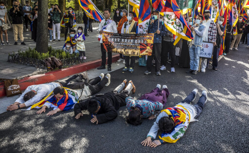 Taiwan, Demonstration am Jahrestag des Aufstands in Tibet March 5, 2023, Taipei, Taipei, Taiwan, China, Republic of China: Protestors lay on the grand during prayer as Tibetans and Taiwanese who support Tibetan freedom protest on the streets of Taipei, Taiwan on 05/03/2023 on the 64th anniversary of the uprising in Tibet. Protesters demand that Chinese authorities stop repressing people in Tibet and that the Dalai Lama return to Lhasa. by Taipei Taiwan, China, Republic of China - ZUMAw80_ 20230305_zaf_w80_011 Copyright: xWiktorxDabkowskix