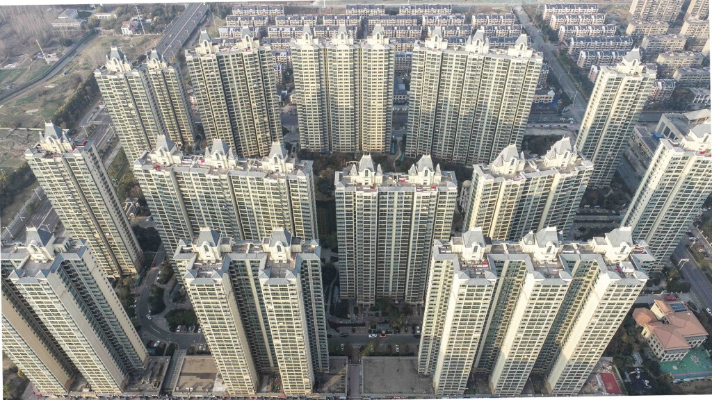HUAIAN, CHINA - DECEMBER 06: Aerial view of Evergrande Metropolis or Evergrande Mingdu housing complex on December 6, 2021 in Huaian, Jiangsu Province of China. PUBLICATIONxINxGERxSUIxAUTxHUNxONLY Copyright: xVCGx CFP111360592090