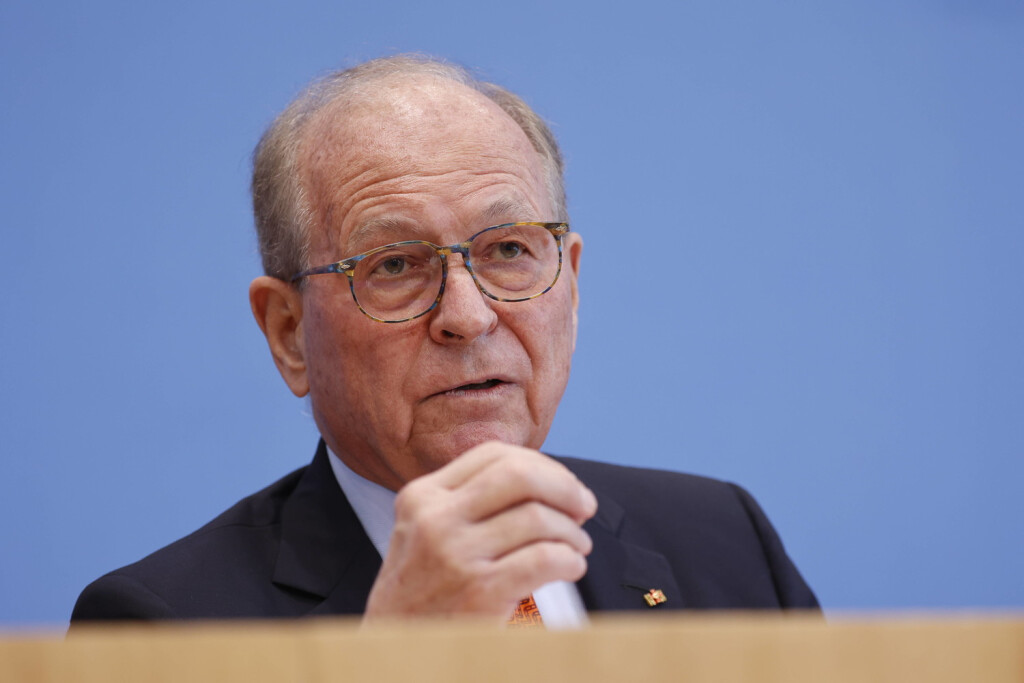 Wolfgang Ischinger, Vorsitzender der Münchner Sicherheitskonferenz, München, Deutschland, Berlin, Bundespressekonferenz, Thema: Munich Security Report 2022