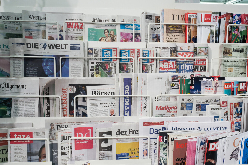 Düsseldorf 08.05.2021 Presseauswahl Zeitungen Zeitschriften Internationale Presse Meinungsvielfalt Lesestoff Kiosk Düsseldorf Nordrhein-Westfalen Deutschland *** Düsseldorf 08 05 2021 press selection newspapers magazines international press diversity of opinion reading material kiosk Düsseldorf North Rhine Westphalia Germany