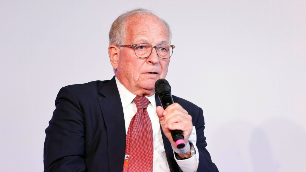 Wolfgang Friedrich Ischinger bei der Verleihung des M100 Media Award 2022 für das ukrainische Volk in der Orangerie Sanssouci. Potsdam, 15.09.2022 *** Wolfgang Friedrich Ischinger at the presentation of the M100 Media Award 2022 for the Ukrainian people in the Orangery Sanssouci Potsdam, 15 09 2022 Foto:xS.xGabschx/xFuturexImage