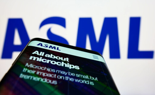Mobile phone with website of Dutch semiconductor company ASML Holding NV on screen. Stuttgart, Germany - 07-10-2022: Mobile phone with website of Dutch semiconductor company ASML Holding NV on screen in front of business logo. Focus on top-left of phone display. Copyright: xZoonar.com/TimonxSchneiderx zoonar_18861295
