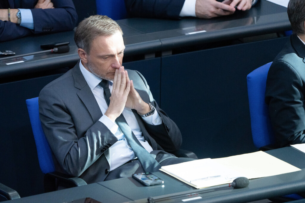 Bundestag, Christian Lindner, Bundesminister der Finanzen Bundestag, Plenum am 8.2.2023, Christian Lindner, Bundesfinanzminister, Regierungsbank Berlin Berlin GER *** Bundestag, Christian Lindner, Federal Minister of Finance Bundestag, plenary on 8 2 2023, Christian Lindner, Federal Minister of Finance, government bench Berlin Berlin GER