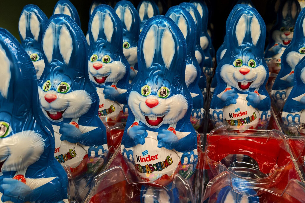 Kinderueberraschung von Ferrero als Schokoladen-Osterhase *** Children surprise from Ferrero as chocolate Easter bunny