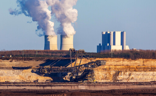 Tagebau Welzow-Sued mit Kraftwerk Schwarze Pumpe DEU/Deutschland/Brandenburg/Welzow, 16.03.2023, Braunkohletagebau Welzo