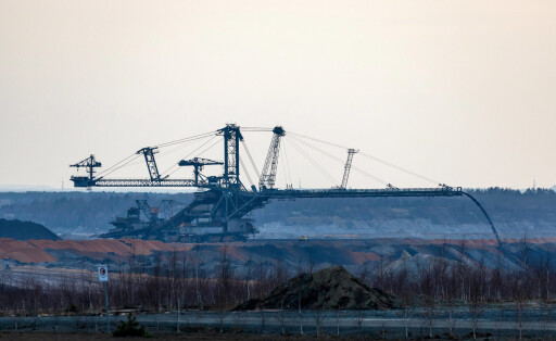 Braunkohletagebau Nochten DEU/Deutschland/Sachsen/Weisswasser, 21.03.2023, Tagebau Nochten LEAG bei Weißwasser in der saechsischen Lausitz, ein Absetzer verkippt Abraummassen. *** Nochten opencast lignite mine DEU Germany Saxony Weisswasser, 21 03 2023, Nochten LEAG opencast mine near Weißwasser in Lusatia, Saxony, a spreader is dumping overburden AF_Nochten_36720
