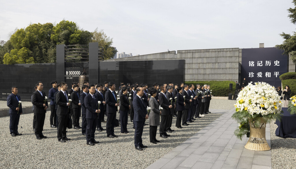 230329 -- NANJING, March 29, 2023 -- Ma Ying-jeou, former chairman of the Chinese Kuomintang party, visits the Memorial Hall of the Victims in Nanjing Massacre by Japanese Invaders and expresses deep condolence for the compatriots who lost their lives in the massacre in Nanjing, east China s Jiangsu Province, March 29, 2023. CHINA-JIANGSU-NANJING-MA YING-JEOU-VICTIMS OF NANJING MASSACRE-MOURNING CN CaixYang PUBLICATIONxNOTxINxCHN