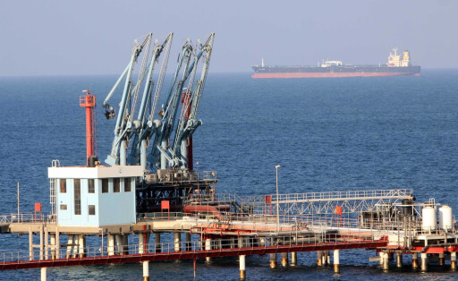 Bildnummer: 60377251  Datum: 20.08.2013  Copyright: imago/Xinhua
TOBRUK, Aug. 20, 2013 - Photo taken on Aug. 20, 2013 shows a view of pipelines and a loading berth of the Marsa al Hariga oil port in the city of Tobruk, about 1,500 km east of Tripoli, Libya. The port resumed full operations on Monday and is ready to export after worker strikes, a spokesman for the oil ministry said. (Xinhua/Hamza Turkia) (syq) LIBYA-TOBRUK-OIL PORT OPERATION-RESUME PUBLICATIONxNOTxINxCHN Wirtschaft Ölplatform Öl Erdöl Bohrinsel Streik x0x xdd premiumd 2013 quer
 60377251 Date 20 08 2013 Copyright Imago XINHUA Tobruk Aug 20 2013 Photo Taken ON Aug 20 2013 Shows a View of Pipelines and a Loading Berth of The Marsa Al  Oil Port in The City of Tobruk About 1 500 km East of Tripoli Libya The Port resumed Full Operations ON Monday and IS Ready to Export After Worker Strikes a spokesman for The Oil Ministry Said XINHUA Hamza Turkia  Libya Tobruk Oil Port Operation Resume PUBLICATIONxNOTxINxCHN Economy  Oil Oil Drilling island Strike x0x  premiumd 2013 horizontal