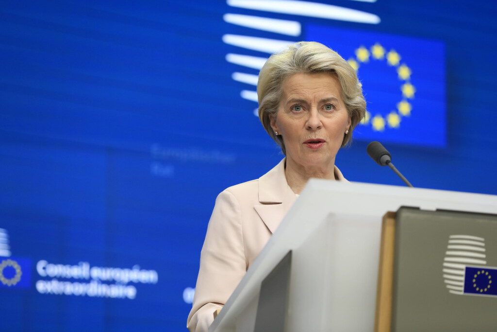 News Bilder des Tages Ursula Von Der Leyen head of the European Commission and Charles Michel head of the Council of Europe, held a joint press conference at the end of the extraordinary European summit held in the Belgian capital. PUBLICATIONxNOTxINxFRAxRUS NicolasxLandemardx/xLexPictorium LePictorium_0274904