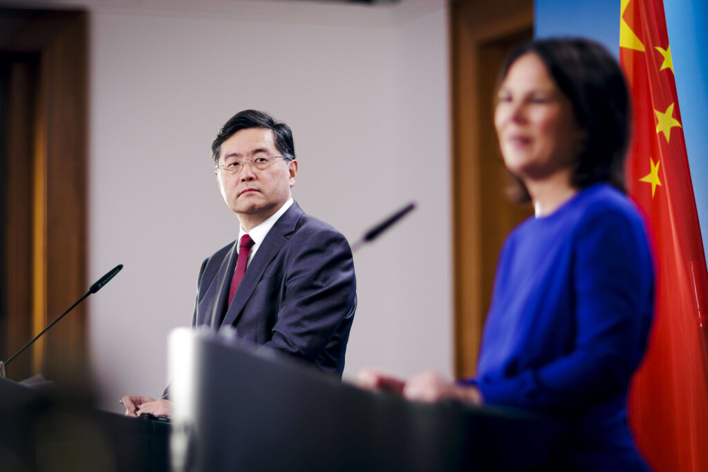 Annalena Baerbock Buendnis 90/Die Gruenen, Bundesaussenministerin, gibt zusammen mit dem Aussenminister von China, Qin Gang, eine gemeinsame Pressekonferenz nach deren Gespraech. Berlin, 09.05.2023 Berlin Germany *** Annalena Baerbock Buendnis 90 Die Gruenen , Federal Minister of Foreign Affairs, together with the Foreign Minister of China, Qin Gang, gives a joint press conference after their talks Berlin, 09 05 2023 Berlin Germany Copyright: xThomasxTrutschelx