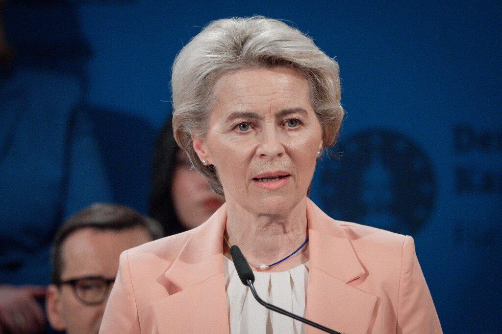 Verleihung des Karlspreises im Aachener Dom an das ukrainischen Volk Aktuell, 14.05.2023, Aachen, Dr. Ursula von der Leyen, Praesidentin der Europaeischen Kommission bei ihrer Rede zu den Feierlichkeiten zur Ueberreichung des Internationalen Karlspreis zu Aachen an das ukrainische Volk im Kroenungssaal des Rathaus zu Aachen Aachen Nordrhein-Westfalen Deutschland *** Presentation of the Charlemagne Prize in Aachen Cathedral to the Ukrainian people Current, 14 05 2023, Aachen, Dr Ursula von der Leyen, President of the European Commission during her speech at the ceremony for the presentation of the International Charlemagne Prize of Aachen to the Ukrainian people in the catering hall of the City Hall of Aachen Aachen North Rhine Westphalia