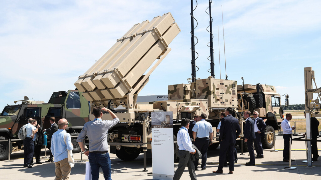 (220622) -- SCHOENEFELD (GERMANY), June 22, 2022 -- People view a displayed IRIS-T SLM air defense system at the ILA Be