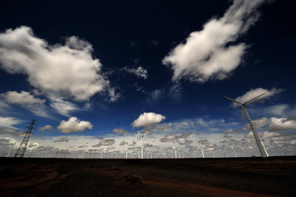 JIUQUAN, June 18, 2015 -- Photo taken on June 18, 2015 shows a wind power station in Jiuquan Wind Power Base, northwest China s Gansu Province. The installed capacity of wind power in Gansu reached 10.527 kilowatts by the end of May, next only to north China s Inner Monglia Autonomous Region. ) (lfj) CHINA-GANSU-WIND POWER-INSTALLED CAPACITY (CN) LianxZhenxiang PUBLICATIONxNOTxINxCHN
Jiuquan June 18 2015 Photo Taken ON June 18 2015 Shows a Wind Power Station in Jiuquan Wind Power Base Northwest China S Gansu Province The installed Capacity of Wind Power in Gansu reached 10 527 kilowatts by The End of May Next Only to North China S Inner Monglia Autonomous Region lfj China Gansu Wind Power installed Capacity CN PUBLICATIONxNOTxINxCHN