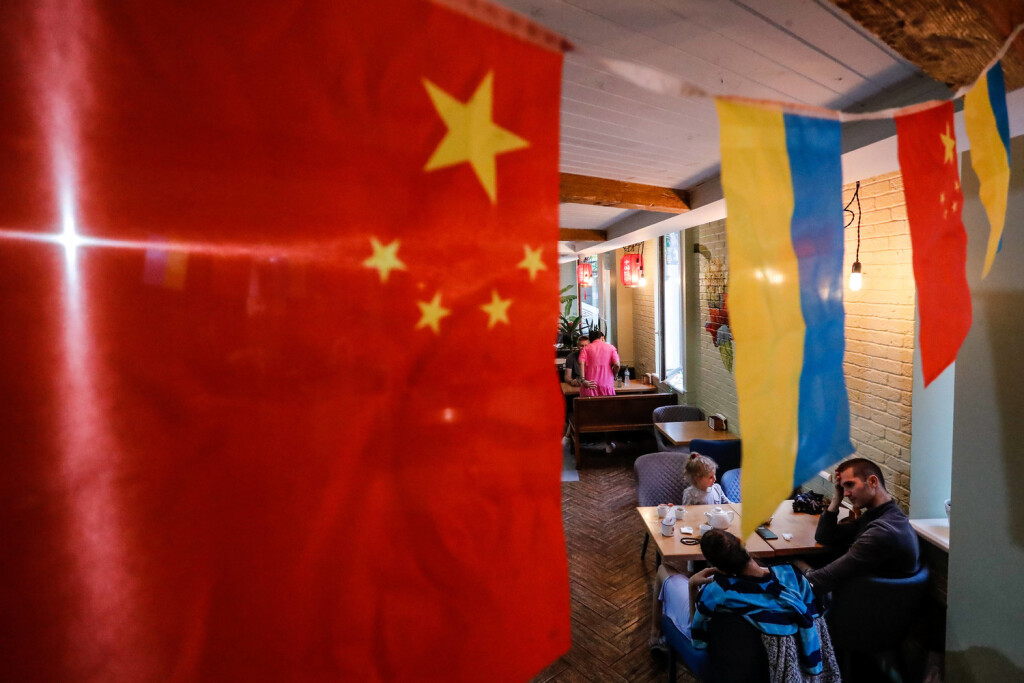August 2, 2022, Kyiv, Kyiv, Ukraine: National flags of China and Ukraine are on display at a restaurant, amid growing concerns on whether Beijing would learn its lessons from the Russian invasion of Ukraine on the matter of rising tensions in the Taiwan Strait, as United States House Speaker Nancy Pelosi visits Taiwan...Formal diplomatic ties between Kyiv and Beijing were built in 1992. But China has refused to condemn Russia s invasion of Ukraine while pressuring Washington to refrain from deepening ties with Taiwan, a self-governing island that Beijing sees as its sovereignty. Kyiv Ukraine - ZUMAs313 20220802_zip_s313_004 Copyright: xDanielxCengxShou-Yix