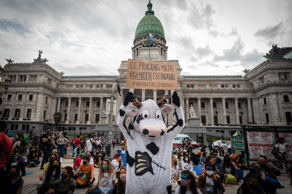 March 22, 2021, Buenos Aires, Argentina: A protester dressed as cow holds a placard that says They promised us a future, they gave us fracking during the demonstration..Several environmental organizations carried out a mobilization to raise awareness about climate change on world water day. Buenos Aires Argentina - ZUMAs197 20210322_zaa_s197_146 Copyright: xAlejoxManuelxAvilax