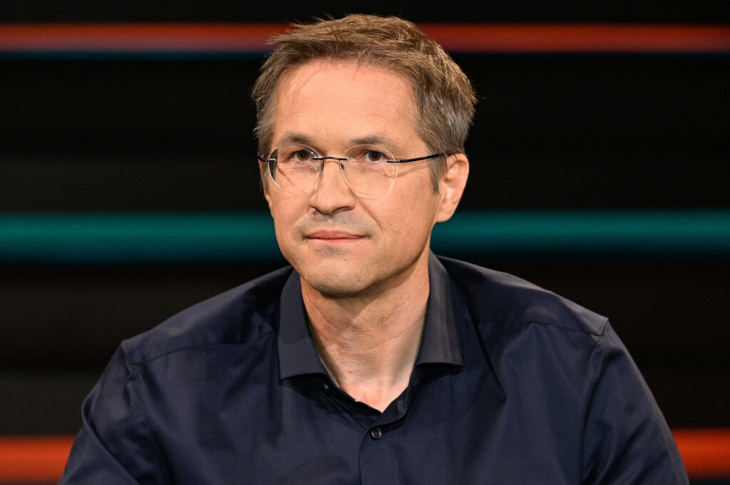 Gerald Knaus Soziologe 05/22 her Gerald Knaus am 24. Mai 2022 in Markus Lanz , ZDF TV Fernsehen Talkshow Talk Show Österreich österreichisch österreichischer Österreicher Mann Migration Migrationsexperte Europäische Stabilitätsinitiative ESI Vorsitzender Einwanderung Wissenschaftler Asyl-Experte Soziologie Wissenschaftler Migrationsforscher austrian scientist quer Porträt neutral *** Gerald Knaus sociologist 05 22 her Gerald Knaus on 24 May 2022 in Markus Lanz , ZDF TV television talk show talk show Austria austrian austrian man migration migration expert European Stability Initiative ESI chairman immigration scientist asylum expert sociology scientist migration researcher austrian scientist cross portrait neutral