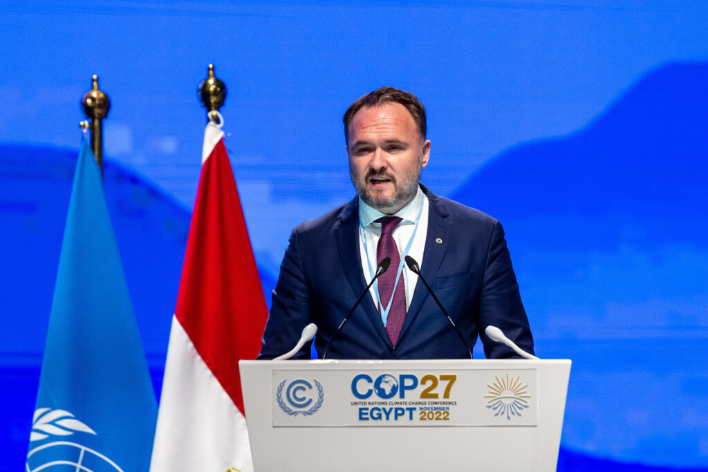 COP27 In Sharm El Sheikh - Ligh Level Segment Dan J. Jorgensen, Minister of Climate, Energy and Utilities of Denmark addresses delegates in Plenary room Nefertiti during the resumed High-Level Segment during the COP27 UN Climate Change Conference, held by UNFCCC in Sharm El-Sheikh International Convention Center, Egypt on November 15, 2022. COP27, running from November 6 to November 18 in Sharm El Sheikh focuses on implementation of measures already agreed during previous COPs. The Conference in Sharm El Sheikh focuses also on the most vulnerable communities as the climate crisis hardens life conditions of those already most disadvantaged. Sharm El Sheikh South Sinai Egypt PUBLICATIONxNOTxINxFRA Copyright: xDominikaxZarzyckax originalFilename: zarzycka-cop27ins221115_npHgv.jpg