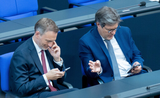 Finanzminister Christian Lindner und Klima- und Wirtschaftsminister Robert Habeck Nach der Rede von König Charles III. im Bundestag, Finanzminister Christian Lindner und Klima- und Wirtschaftsminister Robert Habeck auf der Regierungsbank Berlin Berlin GER *** Finance Minister Christian Lindner and Climate and Economic Minister Robert Habeck After King Charles IIIs speech in the Bundestag, Finance Minister Christian Lindner and Climate and Economic Minister Robert Habeck on the government bench Berlin Berlin GER
