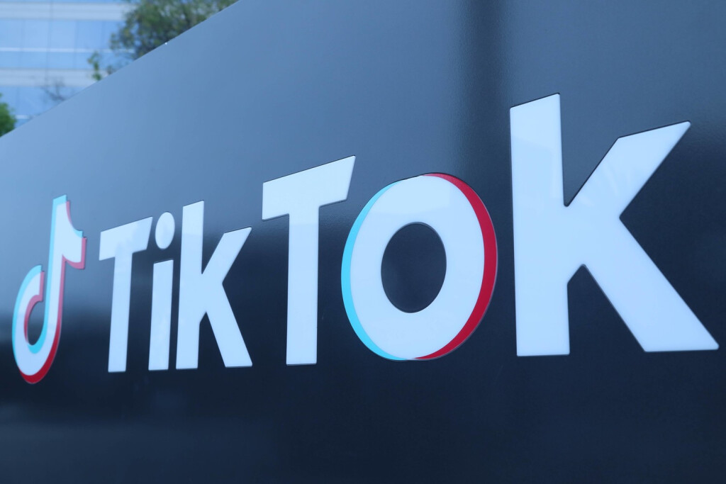 (230430) -- BEIJING, April 30, 2023 () -- This photo taken on Aug. 21, 2020 shows a logo of TikTok s Los Angeles Office