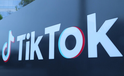 (230430) -- BEIJING, April 30, 2023 () -- This photo taken on Aug. 21, 2020 shows a logo of TikTok s Los Angeles Office