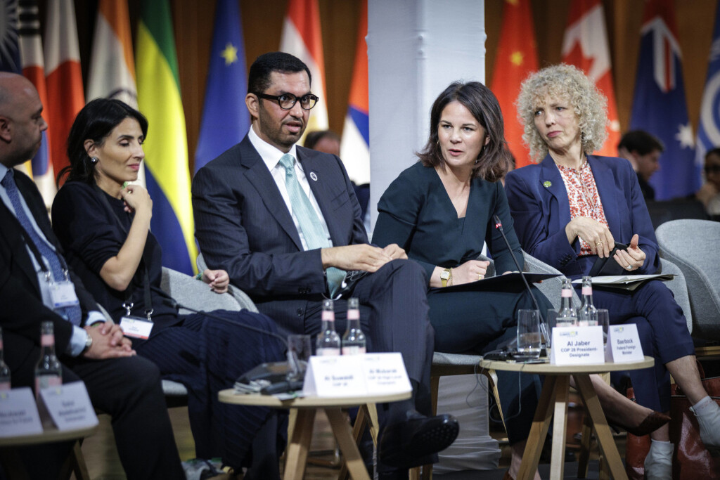 L-R: Razan Al Mubarak, High-Level-Champions und Preasidentin der Internationalen Union zur Bewahrung der Natur IUCN, Sultan bin Ahmad Al Jaber, Ministers fuer Industrie und Fortschrittstechnologien der Vereinigten Arabischen Emirate, Annalena Baerbock, Bundesaussenministerin, und Jennifer Morgan, Staatssekretaerin und Sonderbeauftragte fuer internationale Klimapolitik im Auswaertigen Amt, aufgemommen im Rahmen des 14. Petersberger Klimadialog im Auswaertigen Amt. Berlin, 02.05.2023. Berlin Deutschland *** L R Razan Al Mubarak, High Level Champions and President of the International Union for Conservation of Nature IUCN , Sultan bin Ahmad Al Jaber, Minister of Industry and Advanced Technologies of the United Arab Emirates, Annalena Baerbo Copyright: xJaninexSchmitz/photothek.dex