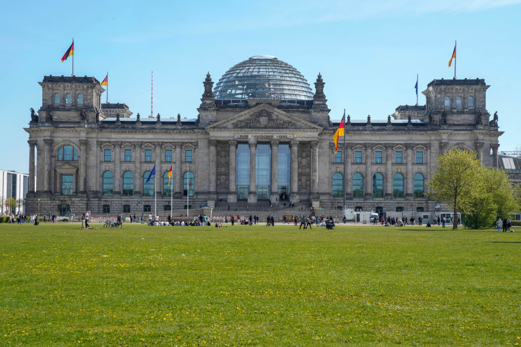 Berlin, Deutschland 4. Mai 2023: Reichstagsgebäude Berlin *** Berlin, Germany 4 May 2023 Reichstag Building Berlin Copyright: xFotostandx/xReuhlx