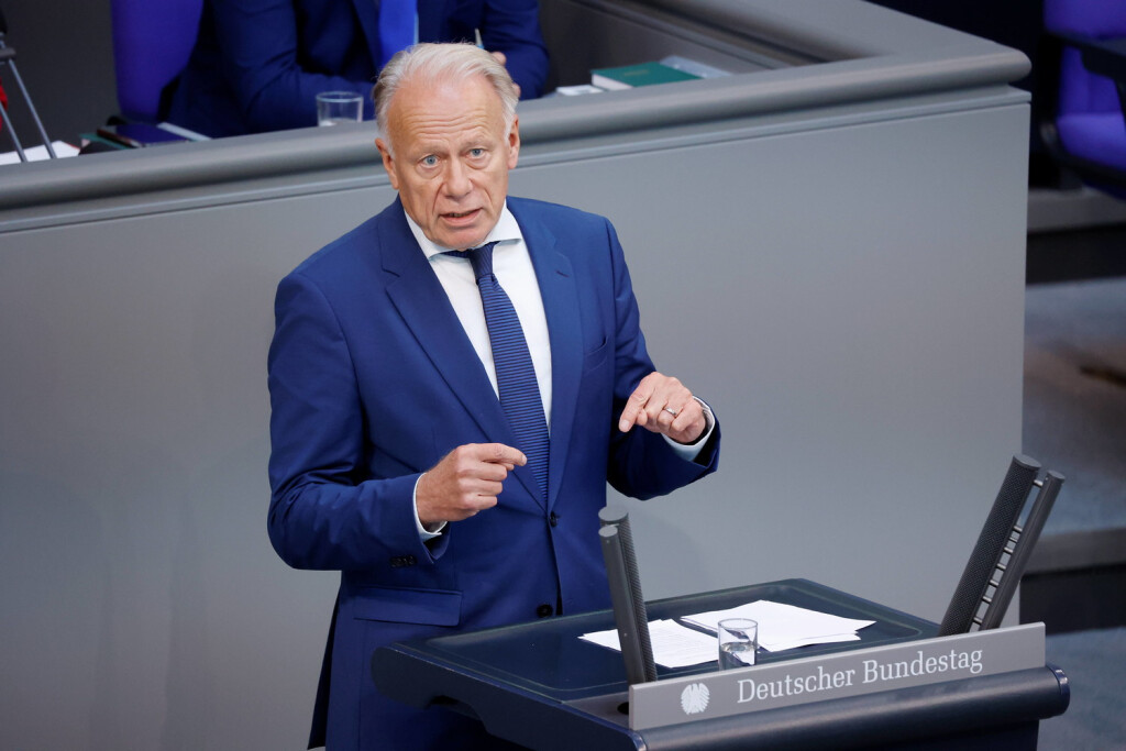 Juergen Trittin, Buendnis 90/Die Gruenen , Deutschland, Berlin, Reichstag, Fraktionen würdigen Staatsgründung Israels vor 75 Jahren *** Juergen Trittin, Buendnis 90 Die Gruenen , Germany, Berlin, Reichstag, parliamentary groups honor founding of Israel 75 years ago
