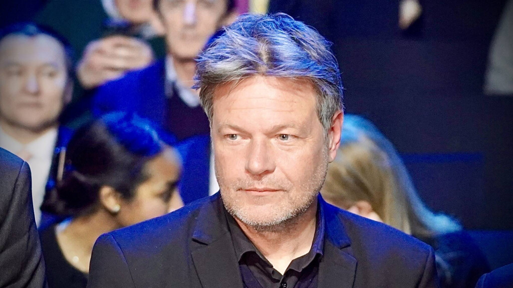 15.05.2023 Berlin, Deutschland, Europa Robert Habeck nachdenklicher Blick - Vizekanzler sowie Bundesminister für Wirtschaft und Klimaschutz der Bundesrepublik Deutschland. Archivfoto Portrait, Mimik, Emotionen *** 15 05 2023 Berlin, Germany, Europe Robert Habeck thoughtful look Vice Chancellor as well as Federal Minister for Economy and Climate Protection of the Federal Republic of Germany archive photo portrait, facial expression, emotions