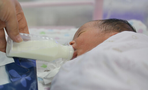 April 25, 2021, Fuyang, Anhui, China: A newborn baby is seen being fed on a bottle in the ward of the hospital neonatal care center..The results of the seventh national census of China will be released soon, and some institutions predict that the birth rate will be lower than the death rate for the first time. Fuyang China - ZUMAs197 20210425_zaa_s197_003 Copyright: xSheldon Cooperx