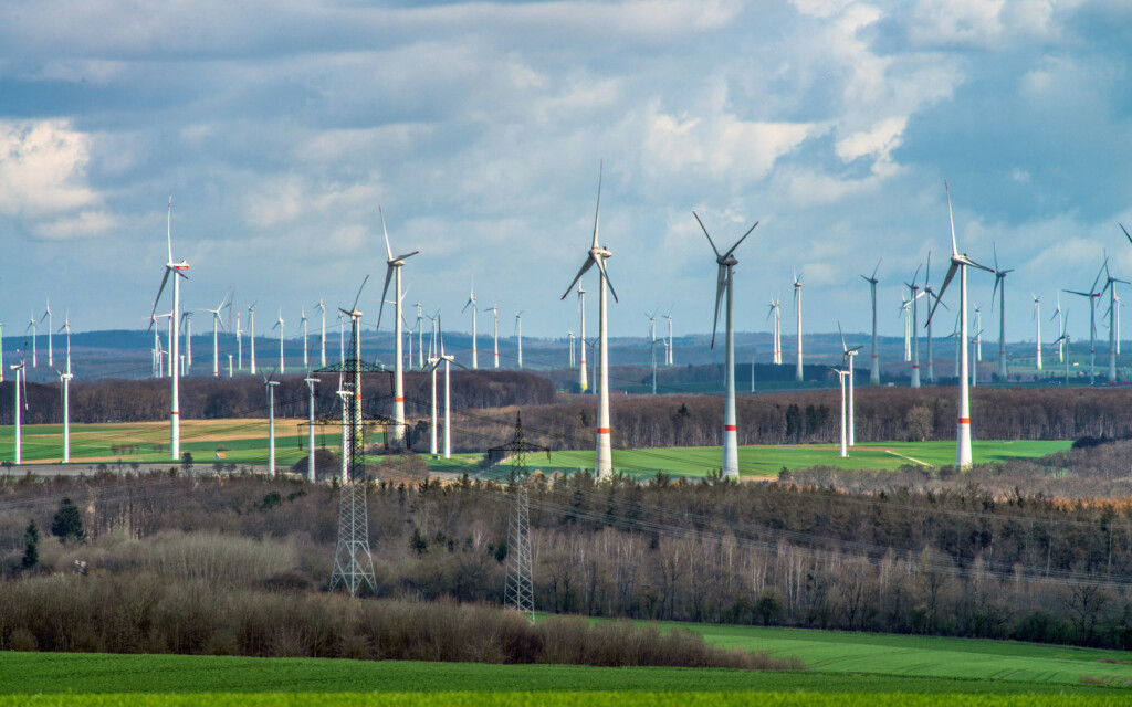 Einer der größten deutschen Windparks in Sintfeld im Kreis Paderborn.