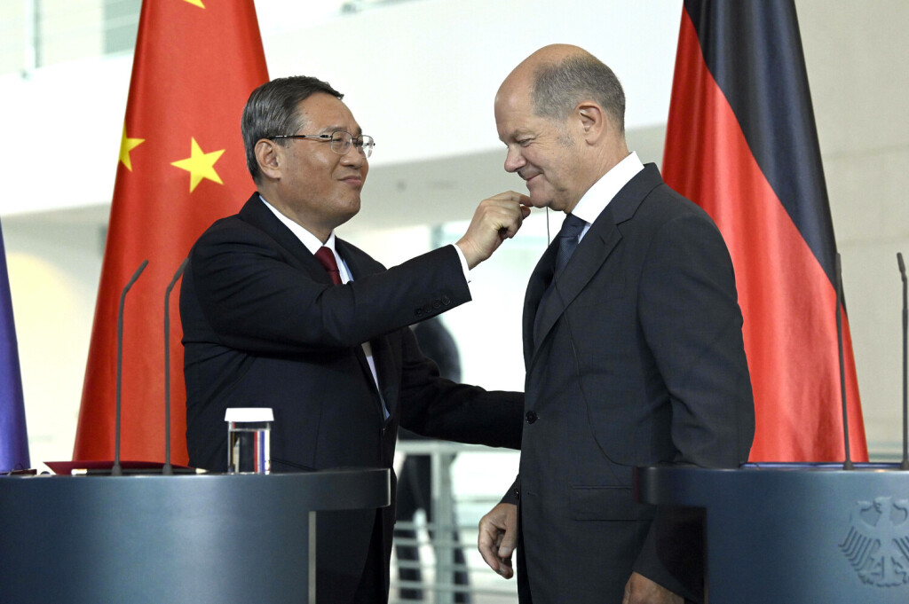 Li Qiang und Olaf Scholz bei der Pressekonferenz zu den 7. Deutsch-Chinesischen Regierungskonsultationen unter dem Titel Gemeinsam nachhaltig handeln im Bundeskanzleramt. Berlin, 20.06.2023 *** Li Qiang and Olaf Scholz at the press conference on the 7 German-Chinese Government Consultations under the title Acting Sustainably Together at the Federal Chancellery Berlin, 20 06 2023 Foto:xF.xKernx/xFuturexImage